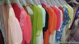 批發(fā)市場(chǎng)新風(fēng)向 男女T恤、中老年大板服飾、韓版連衣裙與童裝尾貨一站式采購指南